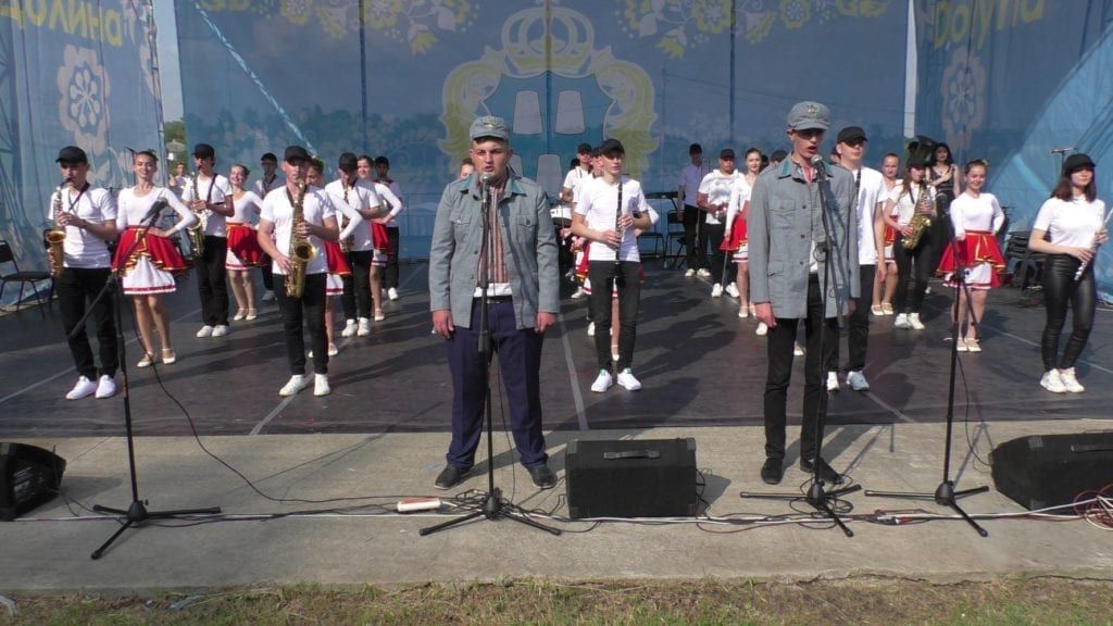 Лунає повстанська пісня