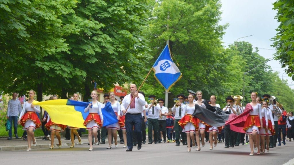 Урочиста хода вулицею Грушевського