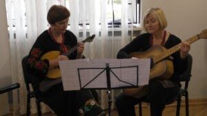  Виступає дует викладачів школи естетичного виховання ім. М. Антоновича