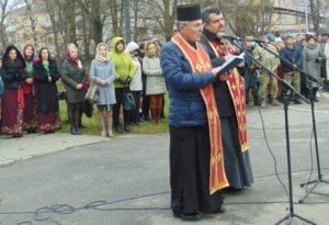 Священики о. Василь Витвицький і о. Василь Курус відслужили за Героями Небесної Сотні та загиблими на Сході України поминальну панахиду