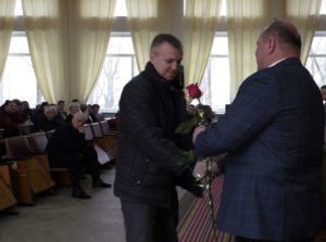 Вітання від очільника громади Володимира Гаразда приймає член виконавчого комітету Роман Василів