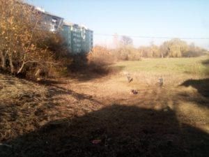 Комунальники впорядковують гірку для зимових розваг малечі по вулиці Грушевського