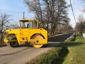 Асфальтування у Солукові (на початку села)