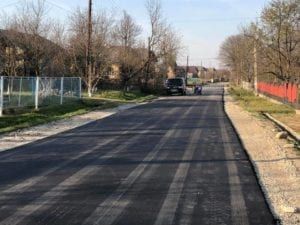 Заасфальтована ділянка дороги у Якубові